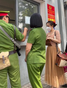 Rộ hình ảnh Vy Oanh có mặt theo giấy triệu tập của Công an TP.HCM, luật sư nữ ca sĩ nói gì?