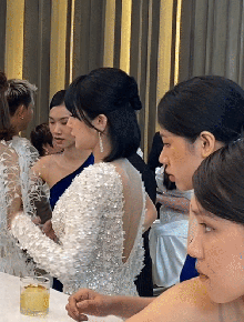 HOT: Diệp Lâm Anh "đụng độ" Quỳnh Thư tại sự kiện, thái độ ngoảnh mặt bỏ đi gây chú ý