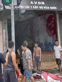 Nổ lớn tại quán lẩu mì cay 7 cấp, nhân viên bị "thổi bay" cả áo đang mặc