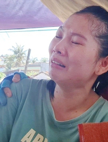 Vụ bé 4 tuổi vặn tay ga xe máy, 3 bà cháu tử vong: Người mẹ khóc ngất trong lễ tang