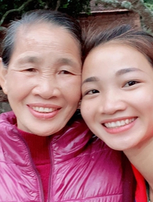 "Siêu nhân" Nguyễn Thị Oanh nỗ lực kiếm tiền để bố mẹ được an hưởng tuổi già sau những năm vất vả