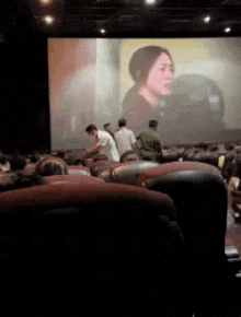 Công an đột xuất vào rạp kiểm tra độ tuổi người xem phim "Mai", đại diện rạp phim nói gì?