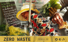 Gặp cô bán rau vui tính ở Sài Gòn với tấm bảng "không bán túi nilon": Nhiều khách bảo cô làm trò xàm xí!