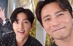 Màn selfie đọ sắc đỉnh cao: Song Joong Ki nhuộm lại tóc đen trẻ hẳn ra nhưng có đánh bại được tài tử Jang Dong Gun đã U50?