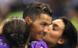 Người đẹp Georgina xuống sân hôn chúc mừng Ronaldo sau chiến tích lịch sử