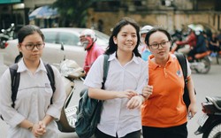 Sáng nay, học sinh Hà Nội chính thức bước vào kỳ thi tuyển sinh lớp 10, căng thẳng hơn thi Đại học