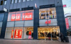 Nỗi đau của H&M: Khách hàng nói 'không yêu cũng chẳng ghét', đang tìm đủ mọi cách để giúp thương hiệu 'ngầu' trở lại