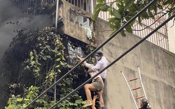 Vụ cháy ở Hà Nội: Người đàn ông mặc sơ mi trắng ''cứu người xong rồi đi làm luôn''