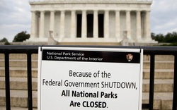 NÓNG: Chính phủ Mỹ chính thức đóng cửa, chuyện gì sẽ xảy ra?