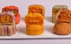 Chủ tiệm bánh nói thẳng: Người khôn ngoan phải xem kỹ lắm mới mua 4 loại bánh trung thu này