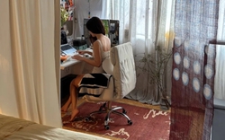 Bố chồng thấy con dâu làm 1 việc, lập tức gọi con trai đang tăng ca: "Đêm nay đừng về sớm"