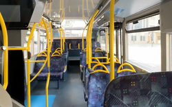 Nữ du học sinh bị bỏ quên trong xe buýt ở Anh