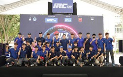 ENEOS đồng hành cùng sinh viên Đại học Vinh chăm sóc xe máy sau mưa bão