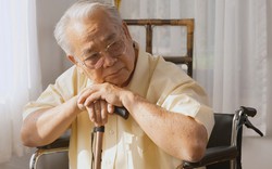 Người đàn ông Nhật tiết kiệm suốt 40 năm, đến khi nghỉ hưu khóc ròng ân hận: “Nhìn đống tiền trong tài khoản mà thấy thật vô nghĩa!”