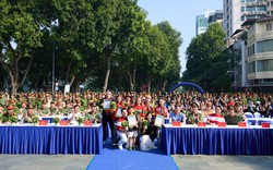 Dàn nghệ sĩ dậy sớm tham dự lễ trồng cây “Thành phố nở hoa” ở Hà Nội
