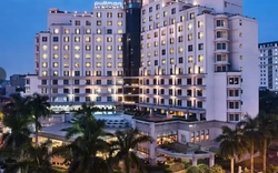 Trước phiên xử vụ đánh bạc tại khách sạn Pullman: Hai bị cáo bỏ trốn ra đầu thú