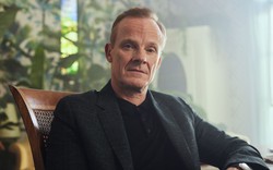 Xem phim Sex Education, tôi nhận ra mình đã biến con thành kẻ luôn sợ hãi thể hiện cảm xúc