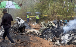 Kinh hoàng: Máy bay lao xuống rừng rậm, không ai sống sót