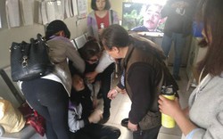 Học đại học 3 năm trời, nữ sinh ngã quỵ trước cổng trường khi bất ngờ nhận thông báo: "Em không phải là sinh viên của trường"