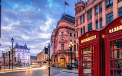 Ký túc xá du học sinh lúc 3 giờ sáng: Người ôm hộp mì gói khóc, người ngã gục trong nhà vệ sinh...