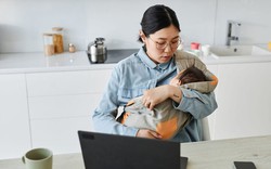 Không dám nghỉ thai sản 7 tháng khi người mẹ 2 con phải lo tiền sữa, bỉm