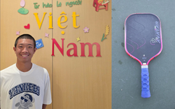 Quang Dương đấu giá vợt pickleball được 200 triệu ủng hộ bà con Cao Bằng, nâng tổng số tiền quyên góp lên 400 triệu