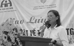 Nữ hiệu trưởng bị lũ cuốn, 2 con kẹt giữa vùng lũ chưa thể về chịu tang