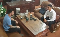 Sao Ronaldo và Messi lại xuất hiện trong căn phòng tai tiếng nhất MXH lúc này?