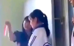 Nữ giáo viên bắt học sinh dàn hàng rồi dùng thước đánh