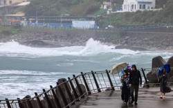 Đài Loan (Trung Quốc) sơ tán hơn 3.000 người trước khi bão Fung-wong đổ bộ