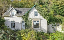 Ngôi nhà trông bình thường, bên trong ẩn chứa thông điệp đáng sợ