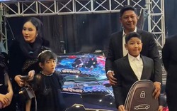 Bé trai 9 tuổi được tặng siêu xe Lamborghini trị giá 39 tỷ đồng