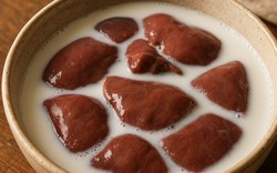 Vì sao làm pate phải ngâm gan với sữa?