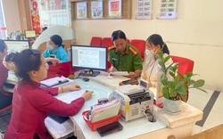 Ngay 8h sáng, người phụ nữ 47 tuổi đã đến HDBank chuyển khoản để mua thùng hàng: Công an được báo tin, yêu cầu dừng giao dịch gấp