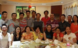 Đi họp lớp có những người mặc sang không phải vì giàu, mà vì sợ bị hỏi “đang làm nghề gì?”