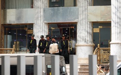 Công an thu giữ nhiều thùng tài liệu từ toà nhà thẩm mỹ viện Mailisa TP.HCM