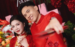 Cưới tiền vệ đội tuyển Việt Nam, cô dâu vàng đeo trĩu cổ đúng chuẩn "cô chủ tiệm vàng"