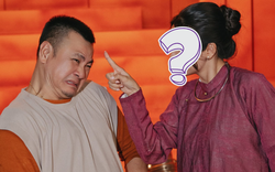 Tự Long bị gái xinh chỉ thẳng mặt