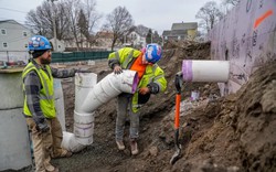 Khảo sát cho thấy Gen Z thích làm công nhân thay vì học ĐH: Phí học nghề thấp, lương cao hơn "bàn giấy" và ít bị thay thế bởi AI