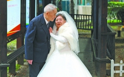 Đám cưới độc nhất vô nhị trong viện dưỡng lão của cụ ông U100 và cụ bà 85 tuổi