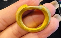 Mang chiếc nhẫn cổ đi kiểm tra, cô gái sốc nặng khi biết giá trị