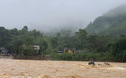 Mưa lũ lớn ở miền Trung khiến 12 người chết và mất tích