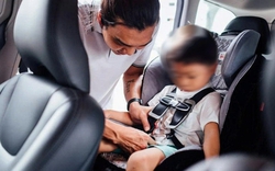 Cục CSGT nói gì về quy định ô tô chở trẻ dưới 10 tuổi phải có ghế trẻ em?
