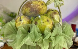 Giỏ trái cây tặng cô giáo nhân ngày 20/11 khiến mạng cả xã hội thắc mắc: Đã tìm ra chủ nhân và lý do