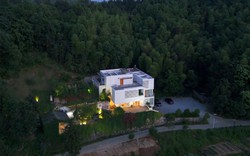 Chàng trai 30 tuổi bỏ phố về quê, xây biệt thự 760 m2 cho bố mẹ dưỡng già: Không cần kiếm đủ tiền mới chọn được cách sống