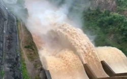 Hàng loạt thuỷ điện xả tràn, hạ du Đắk Lắk nguy cấp