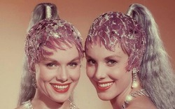 Hai nghệ sĩ song sinh huyền thoại qua đời cùng lúc