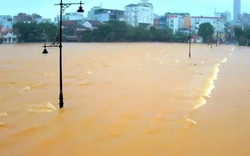 Lũ xấp xỉ báo động 3, nhiều vùng thấp trũng ở Huế tái ngập