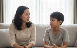 Bữa ăn sushi "bóc trần" sai lầm dạy con của một bà mẹ Hà Nội: Đừng vì chút lợi nhỏ mà gây hại lớn đến tương lai con!