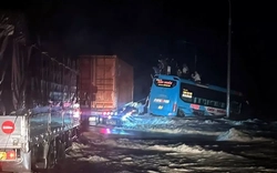 Giải cứu 33 người trên xe khách bị lũ cuốn trên Quốc lộ 1 qua Khánh Hòa